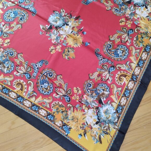 Elegant Floral Paisley Scarf - Picture 5 of 5